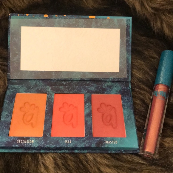 Makeup - Picture 2 of 2